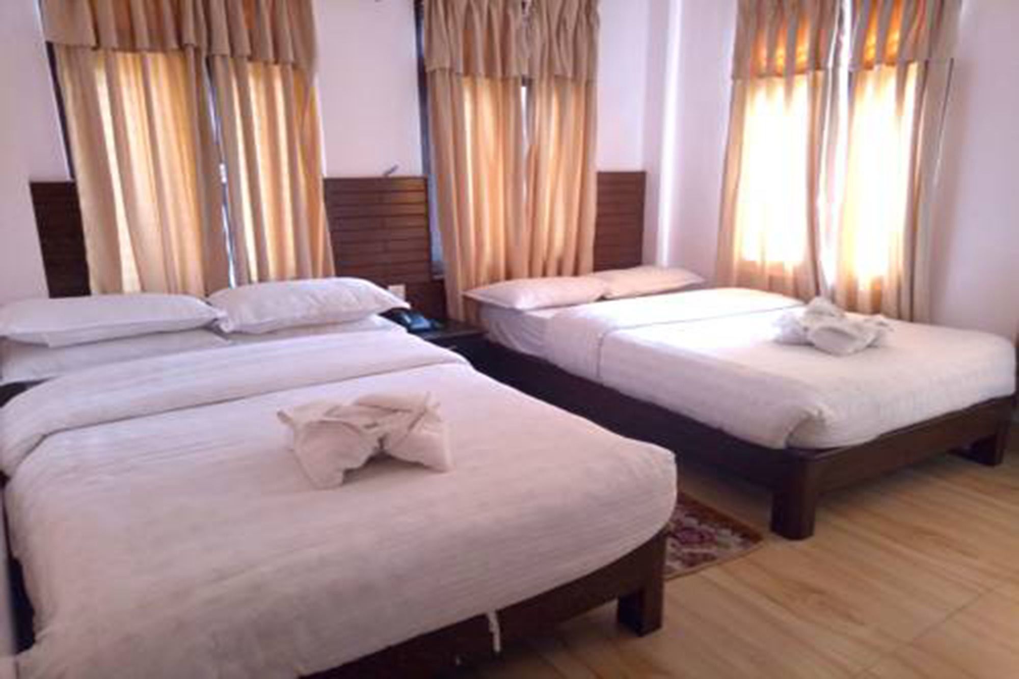 Hotel Alpine Villa Pokhara Exterior photo