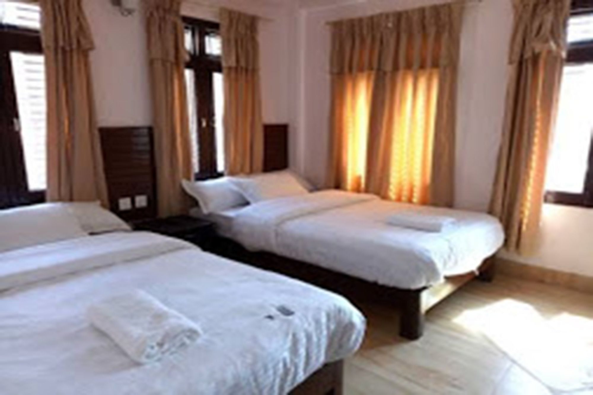 Hotel Alpine Villa Pokhara Exterior photo